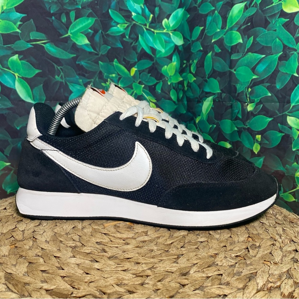 tailwind triple white